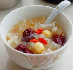 紅棗銀耳蓮子羹 銀耳蓮子羹的做法與功效