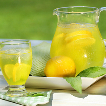 如何制作蘇打水 養(yǎng)顏檸檬蘇打水制作方法