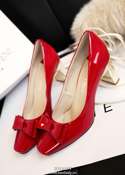 最新款女性單鞋體驗(yàn)低調(diào)的時(shí)尚