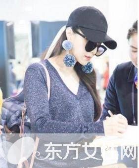 范爺又先行 范冰冰戴的毛球耳墜可是今夏最熱款