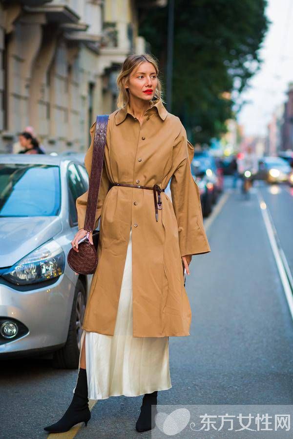卡其色風衣3月來“叫春” 劉亦菲敞開穿氣場足