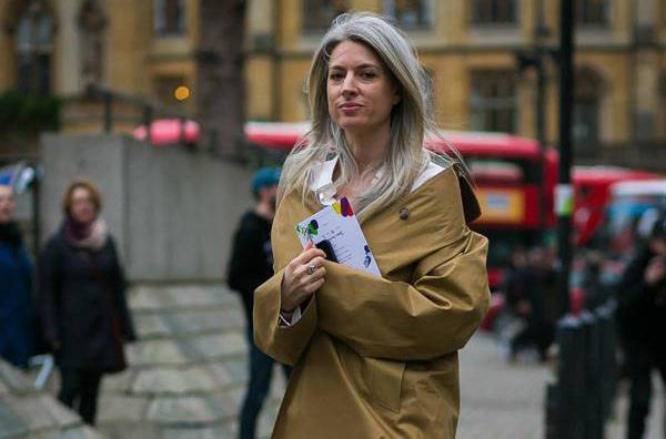 卡其色風(fēng)衣3月來“叫春” 劉亦菲敞開穿氣場足