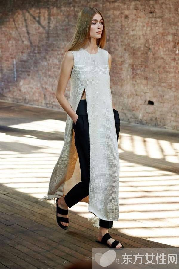 開(kāi)衩褲更時(shí)髦 絕對(duì)個(gè)性穿搭的秘密武器