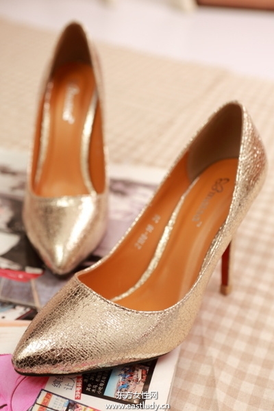 最新款女性單鞋體驗(yàn)低調(diào)的時(shí)尚