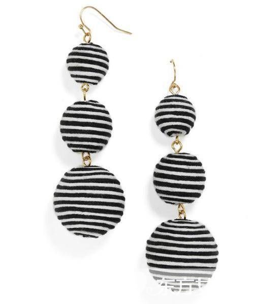 范爺又先行 范冰冰戴的毛球耳墜可是今夏最熱款