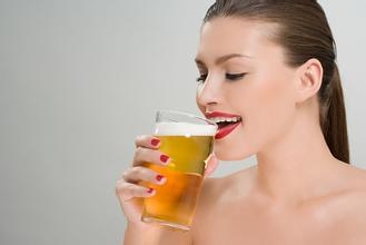 喝啤酒會(huì)胖嗎？大量喝喝啤會(huì)導(dǎo)致發(fā)胖