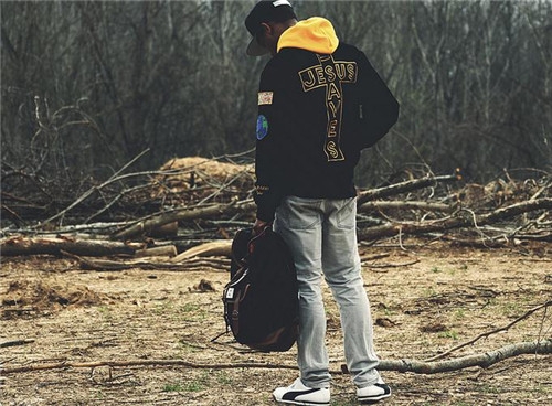 水瓶座男生喜歡一個人的表現(xiàn) 喜歡的女生類型