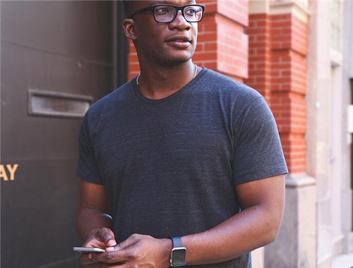 水瓶座男生喜歡一個人的表現(xiàn) 喜歡的女生類型