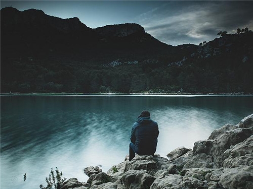摩羯座男生喜歡一個人的表現(xiàn) 喜歡的女生類型