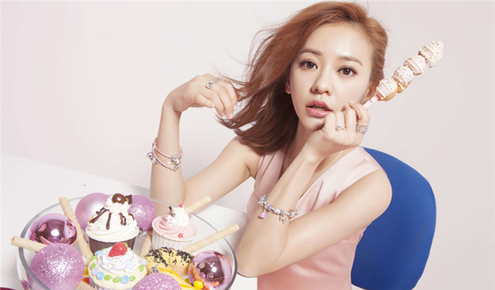 陳意涵最新寫真大片 鬼馬另類搭配顯小女人風味