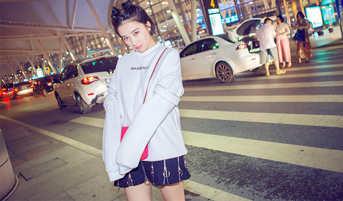 闞清子機(jī)場(chǎng)街拍曝光 盡顯鬼馬精靈范兒