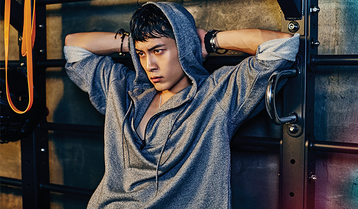 演員韓東君時(shí)尚寫真 運(yùn)動(dòng)濕身肌肉半露引尖叫