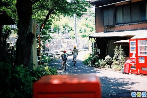 適合孤獨(dú)時(shí)候發(fā)的治愈心情說說帶圖片 孤獨(dú)沒有形狀卻是無數(shù)個(gè)你白日的模樣4