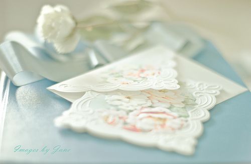 浪漫甜蜜唯美的愛情小句子帶圖片 世間萬物皆不如你眉眼動(dòng)人13