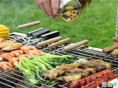 戶外燒烤的開心說說帶圖片 周末一群人燒烤的心情說說8