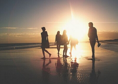 配圖片的朋友說(shuō)說(shuō)：什么是好朋友？有人說(shuō)，那是地球上翻版的自己12