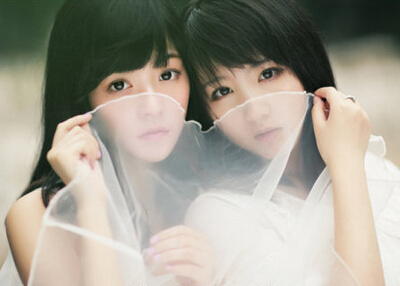 配圖片的朋友說(shuō)說(shuō)：什么是好朋友？有人說(shuō)，那是地球上翻版的自己10