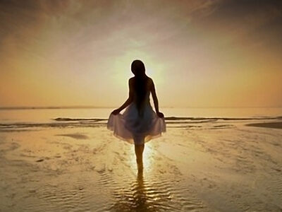 扣扣說(shuō)說(shuō)帶圖片：有些路很遠(yuǎn)，走下去會(huì)很累，可是，不走會(huì)后悔