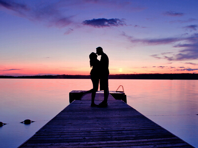 情侶說(shuō)說(shuō)帶圖片：碧海藍(lán)天白婚紗，還有我獨(dú)愛(ài)的他