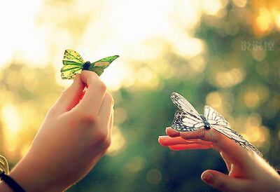 小清新說說帶圖片：如果他總為別人撐傘 ，你又何苦非為他等在雨