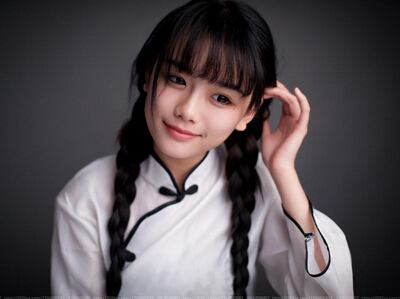 QQ搞笑圖片說說：經(jīng)常被自己蠢哭，又不能揍自己