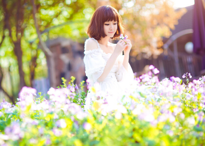 QQ逗比說(shuō)說(shuō)帶圖片：誰(shuí)特么告訴我諾基亞能砸核桃，現(xiàn)在黑屏了