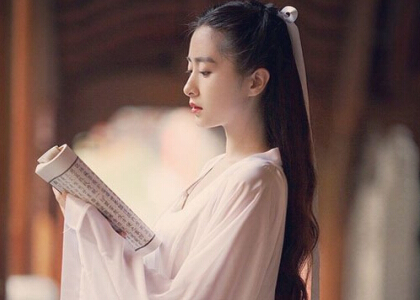 古典說說大全帶圖片：往日情懷釀作酒，換我余生長醉不復(fù)憂