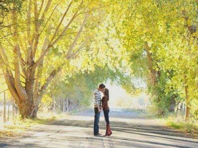 QQ愛情圖片說說：一年四季會有很多意外，但最迷人的還是遇見了你