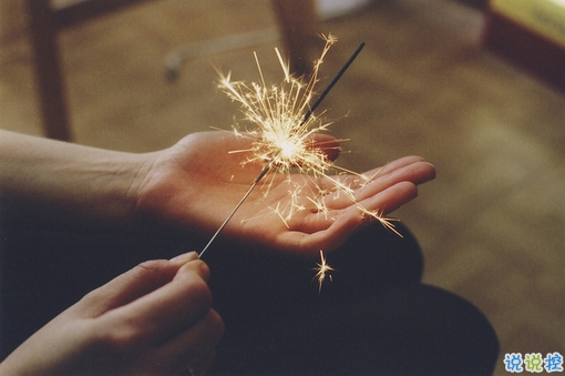 感情特別喪的說說輸?shù)靡粩⊥康?一個人回憶過去的傷感說說2