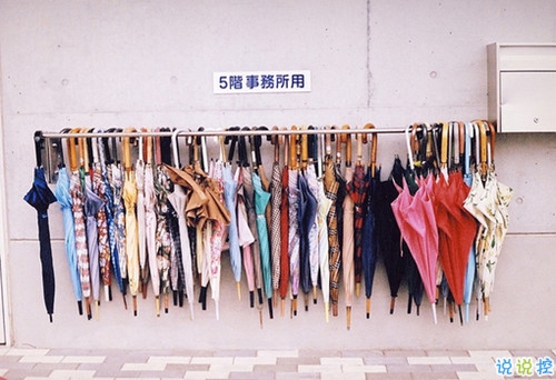 回憶總想哭的傷感說說帶圖片 學(xué)著忘記你釋懷一切的傷感說說4