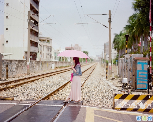 在你傷感難過時一下子戳中你內(nèi)心的圖片句子 時光怎么讓愛笑的人哭了2