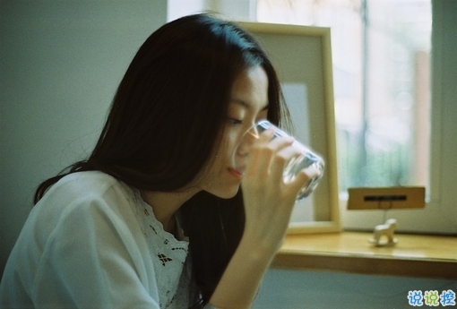 寫給前任的愛情句子帶著些難過和傷感 有些心酸的句子寫給前任1