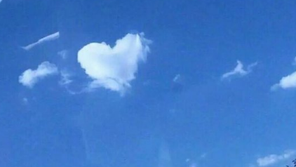 忽而夏至的悲傷日記的傷感說(shuō)說(shuō)配圖 你最美的青春都在陪他吃苦5