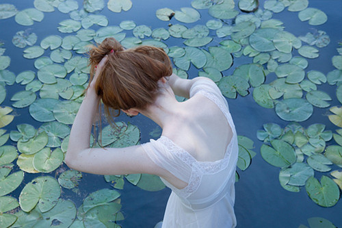 提到愛情有時會心痛心碎的傷感說說帶圖片4