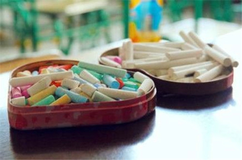 一個人感到孤獨寂寞時發(fā)的說說帶圖片 一個人只要學(xué)會了回憶就再不會孤獨14