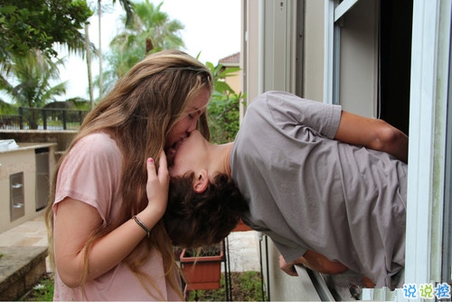 有詩(shī)意和哲理的關(guān)于人生和愛情的圖片說說 跨越漫長(zhǎng)歲月長(zhǎng)河與你相遇6