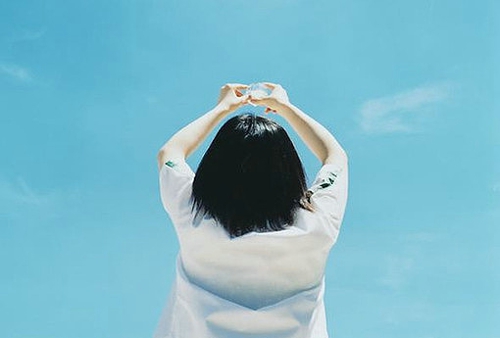 關(guān)于夏天的唯美文藝說(shuō)說(shuō)帶圖片 夏有彤云蔚然成風(fēng)10