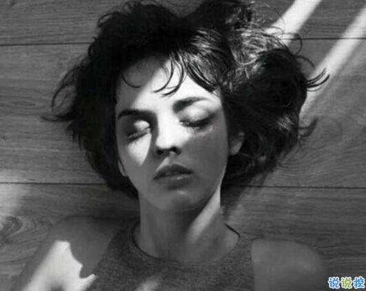 傷感憂郁心情說(shuō)說(shuō)帶圖片2018 原諒我一生愛(ài)憎分明不討巧14