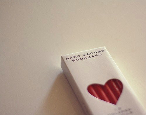 一個人感到孤獨寂寞時發(fā)的說說帶圖片 一個人只要學(xué)會了回憶就再不會孤獨10