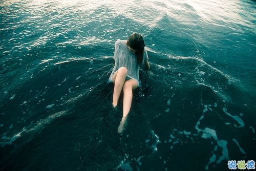 女生個性說說經(jīng)典霸氣帶圖片 知道自己不討喜那就乖一點9