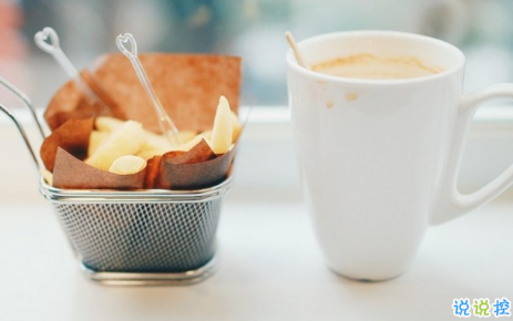 2018失戀的句子說說心情配圖 你永遠(yuǎn)也看不到我最寂寞時(shí)候的樣子16