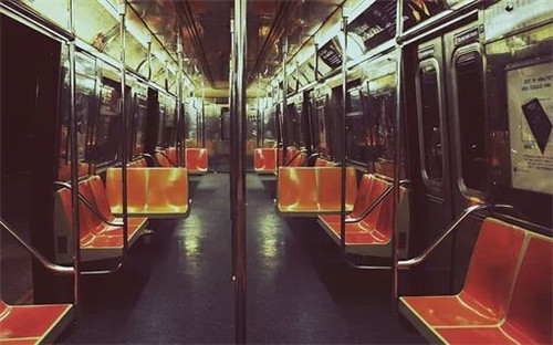 讓人難過傷感愛情說說帶圖片 差一點(diǎn)就抱住他了我再睡一會兒試試10