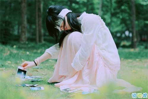 朋友圈用歌詞表達(dá)心情的傷感說(shuō)說(shuō) 歌曲表達(dá)傷感心情說(shuō)說(shuō)配圖2