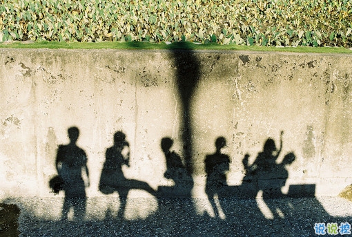 吵吵鬧鬧的愛情個(gè)性說說 小吵小鬧小幸福的愛情說說1