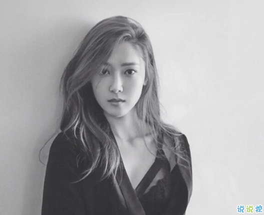 傷感憂郁心情說(shuō)說(shuō)帶圖片2018 原諒我一生愛(ài)憎分明不討巧10