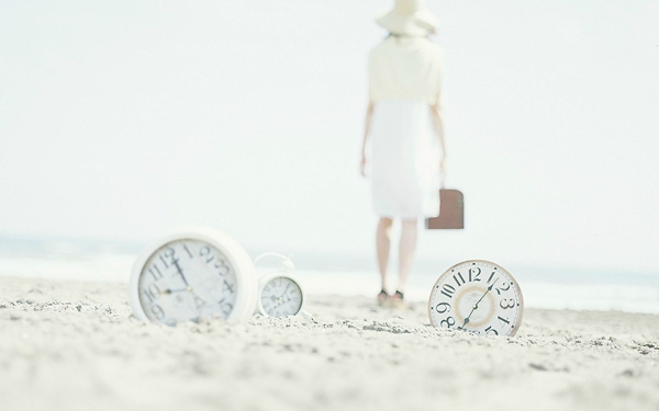 關(guān)于人生的很現(xiàn)實(shí)的哲理說說帶圖片 時(shí)間奪去了我們輕狂的眼神卻給了我們嘴角上揚(yáng)的資本11