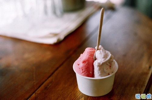 女生發(fā)朋友圈可愛搞怪的句子帶圖片 最新微信搞笑說(shuō)說(shuō)大全11