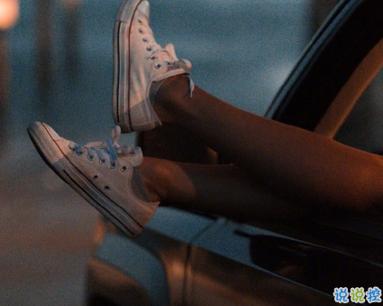 對愛情徹底失望的傷感說說帶圖片 一個人感到十分心累的傷感說說15