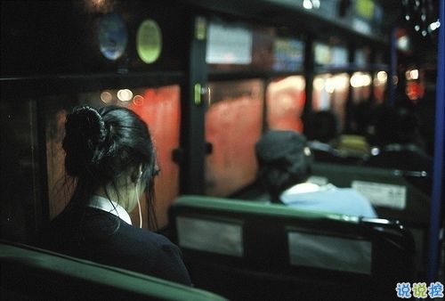 默默承受一切的傷感心痛說(shuō)說(shuō)大全 表面很堅(jiān)強(qiáng)內(nèi)心很受傷的說(shuō)說(shuō)2