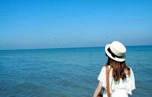 關(guān)于夏天的唯美文藝說(shuō)說(shuō)帶圖片 夏有彤云蔚然成風(fēng)2